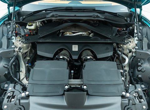 Aston Martin DB12 V8 32