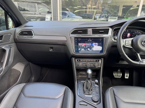 Volkswagen Tiguan R-LINE TECH TSI 4MOTION DSG 15