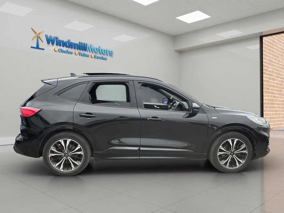 2021 Ford Kuga — image 3