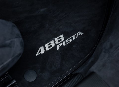 Ferrari 488 Pista 31