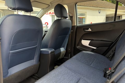 Kia Picanto WAVE. 6 MAIN DEALER SERVICES.. ONLY ONE OWNER.. REVERSING CAMERA.. A/C 25