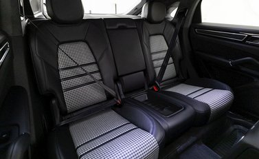 Porsche Cayenne GTS Coupé 12