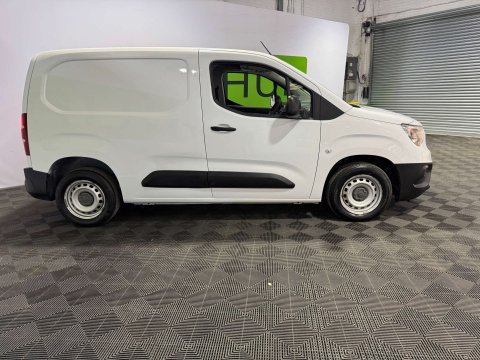 Vauxhall Combo 1.5 Combo 2000 Dynamic TD 72/2022 9