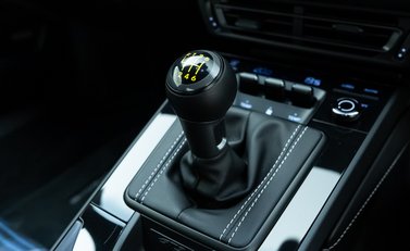 Porsche 911 GT3 Touring (992) 18