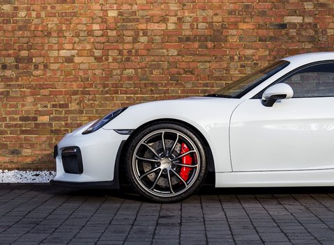 Porsche Cayman GT4 6