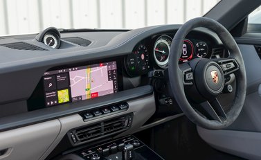 Porsche 911 (992) Carrera 4S 17