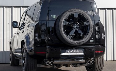 Land Rover Defender 110 V8 3