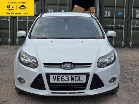 Ford Focus 1.6 Titanium Navigator Hatchback 5dr Petrol Powershift Euro 5 (125 ps) 2