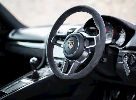 Porsche Cayman GT4 10