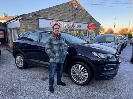 Rob from Leeds collecting his new Vauxhall Grandland X.