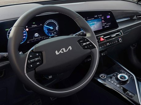 Image of dual display in the Kia Niro.