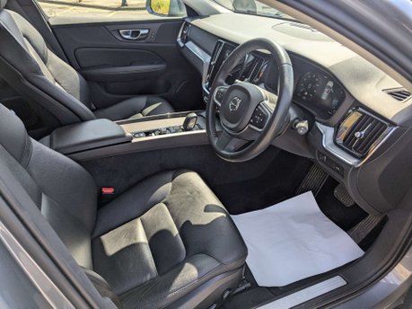 Volvo V60 2.0 V60 Momentum B4 MHEV Auto 5dr 16