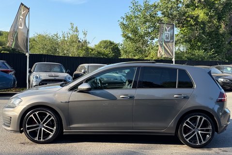 Volkswagen Golf GTD - PANORAMIC ROOF - ACC - SPORT AND SOUND PACK - CARPLAY 9