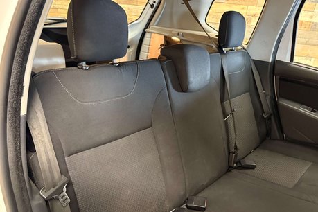 Dacia Duster 1.5 dCi Laureate SUV 5dr Diesel Manual Euro 5 (110 ps) 30