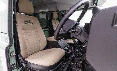 Land Rover Defender 90 Heritage Hard Top 10