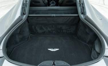 Aston Martin V8 Vantage 18