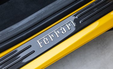 Ferrari F8 SPIDER 33