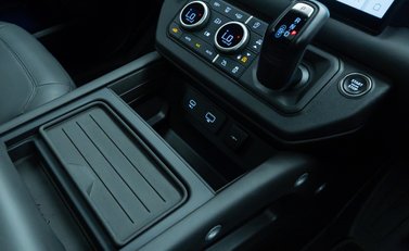Land Rover Defender 90 V8 P525 URBAN 25