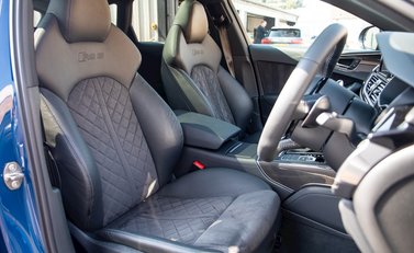 Audi RS6 Avant Performance 12