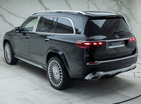 Mercedes-Benz GLS 600 Maybach 12