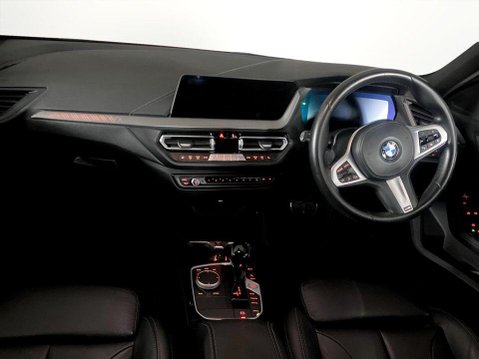 BMW 1 Series 1.5 118i M Sport (LCP) Hatchback 5dr Petrol DCT Euro 6 (s/s) (136 ps) Parki 18
