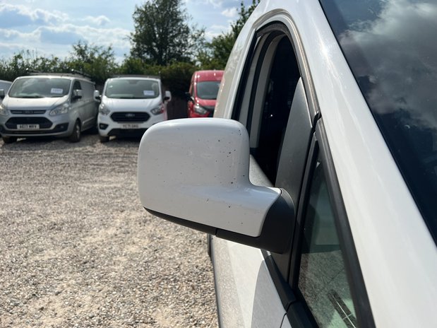 Volkswagen Caddy AUTO SWB L1H1 Low Roof Highline Air Con Sensors Tow Bar NO VAT 18