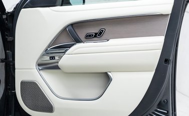 Land Rover Range Rover P530 First Edition 26