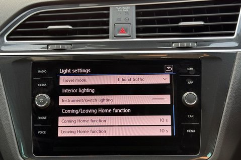 Volkswagen Tiguan R-LINE TECH TSI EVO DSG -CAMERA -FULL VW SERVICE HISTORY  50