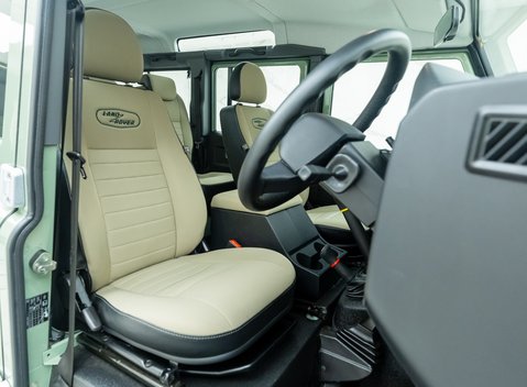 Land Rover Defender 110 HERITAGE 11