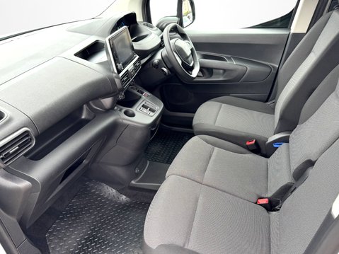 Peugeot Partner 800 100kW 50kWh Professional Premium + Van Auto 2