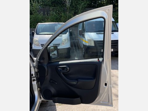 Vauxhall Combo 1.3 CDTi 1700 16v Panel Van 3dr Diesel Manual (134 g/km, 69 bhp) 21