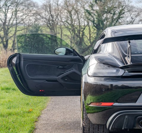 Porsche 718 Cayman GT4 1