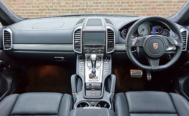 Porsche Cayenne GTS 13