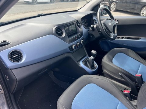 Hyundai i10 1.2 Premium Euro 5 5dr 22