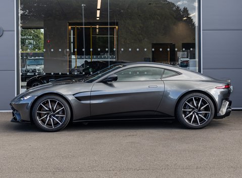 Aston Martin V8 Vantage 3