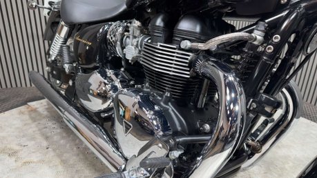 Triumph Bonneville 2011 ONLY 1812 MILES LONG MOT STUNNING CRUISER BIKE 25