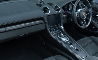 Porsche 718 BOXSTER GTS PDK 20
