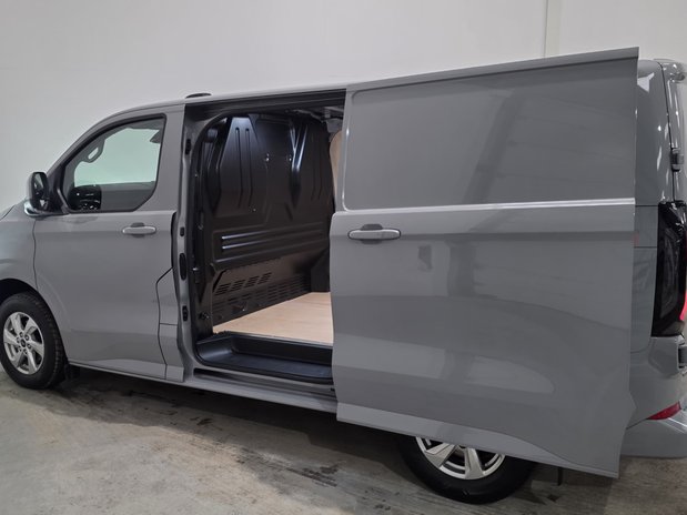 Ford Transit Custom 320L1 H1 PHEV LIMITED VAN ECOBLUE HYBRID 130PS **NEW** 20