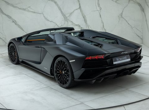Lamborghini Aventador S LP 740-4 ROADSTER 15