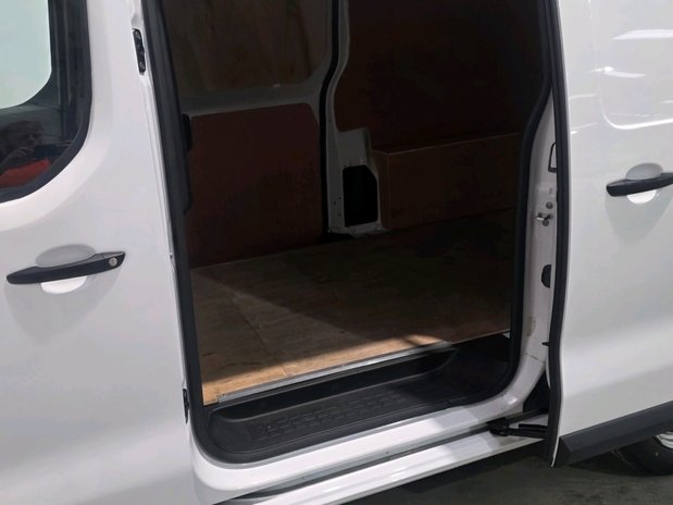 Vauxhall Vivaro VIVARO XL DIESEL 2.0 Turbo D 145 Prime H1 Van 12