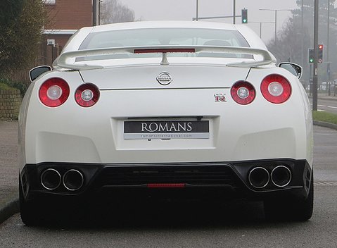 Nissan GT-R Premium Edition 5