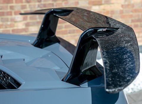 Lamborghini Huracan LP640-4 Performante 25