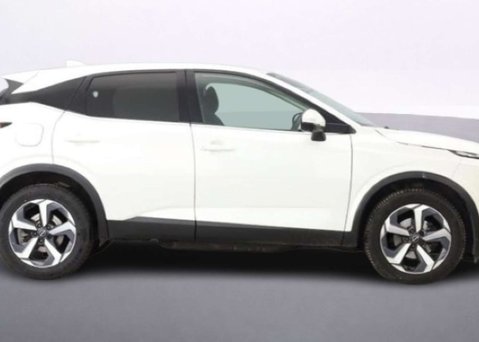 Nissan Qashqai 1.3 DIG-T MHEV N-Connecta SUV 5dr Petrol Hybrid XTRON Euro 6 (s/s) (158 ps) 5