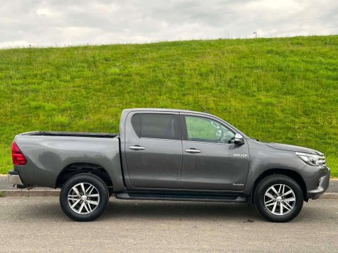Toyota Hilux 2.4 HI-Luxury Invincible D-4D 4WD Double Cab Auto 4WD 5dr 4