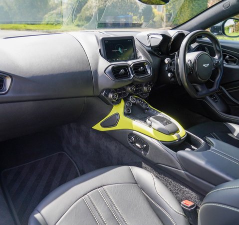 Aston Martin Vantage V8 1