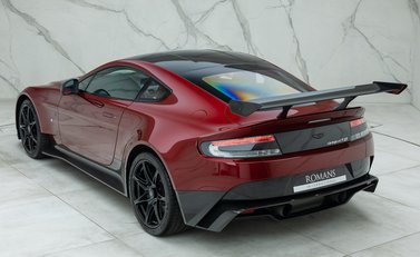 Aston Martin Vantage GT8 13