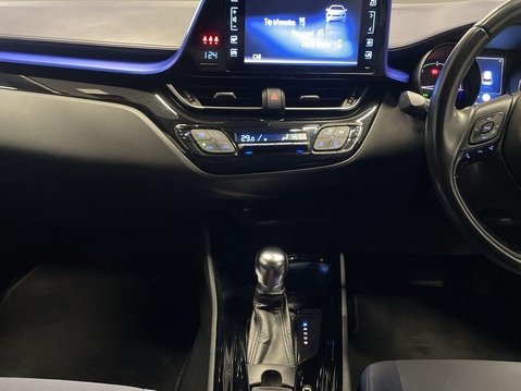 Toyota C-HR 1.8 VVT-h Dynamic SUV 5dr Petrol Hybrid CVT Euro 6 (s/s) (122 ps) 16