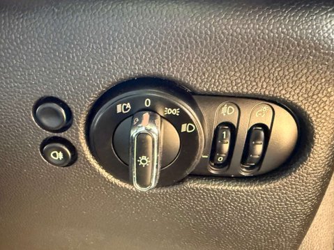 Mini Hatch 1.5 Cooper Exclusive 3dr 33