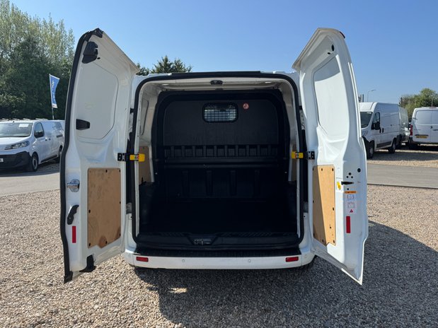 Ford Transit Custom Crew Cab AUTO SWB L1H1 Limited 320 A/C Alloys Cam Nav Sensors EURO 6 9