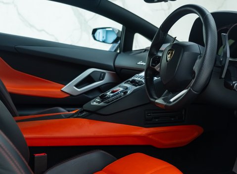 Lamborghini Aventador LP 700-4 13